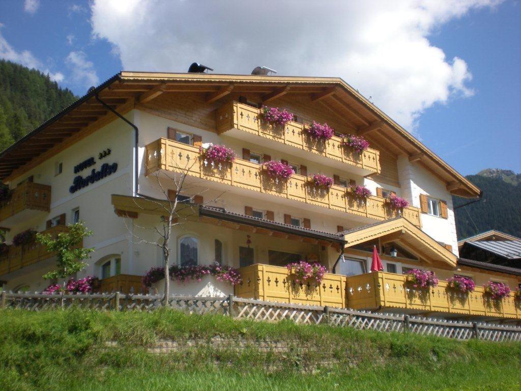 Albergo Fiordaliso Canazei Exterior foto