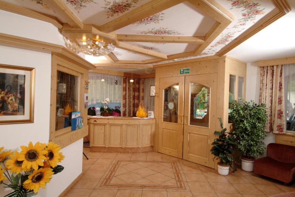 Albergo Fiordaliso Canazei Exterior foto