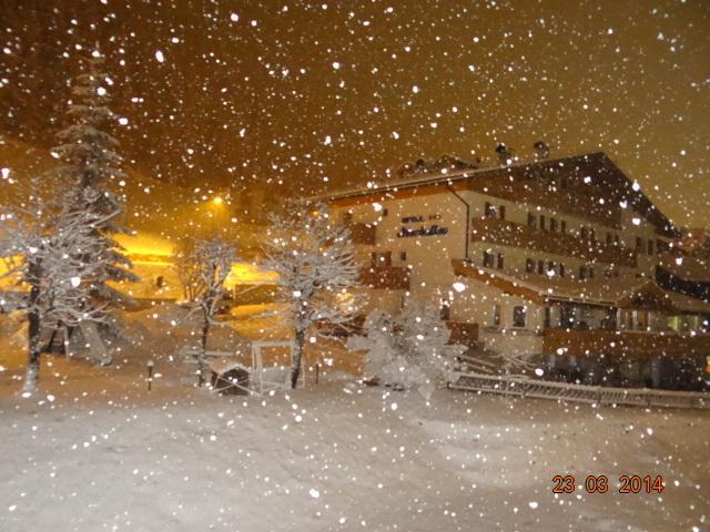 Albergo Fiordaliso Canazei Exterior foto